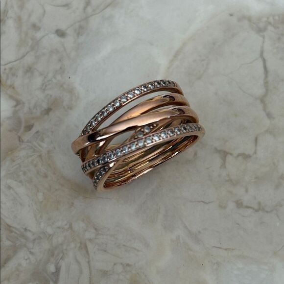 Pandora Sparkling & Polished Lines Ring
14K Rose Gold Plated - Picture 5 of 11